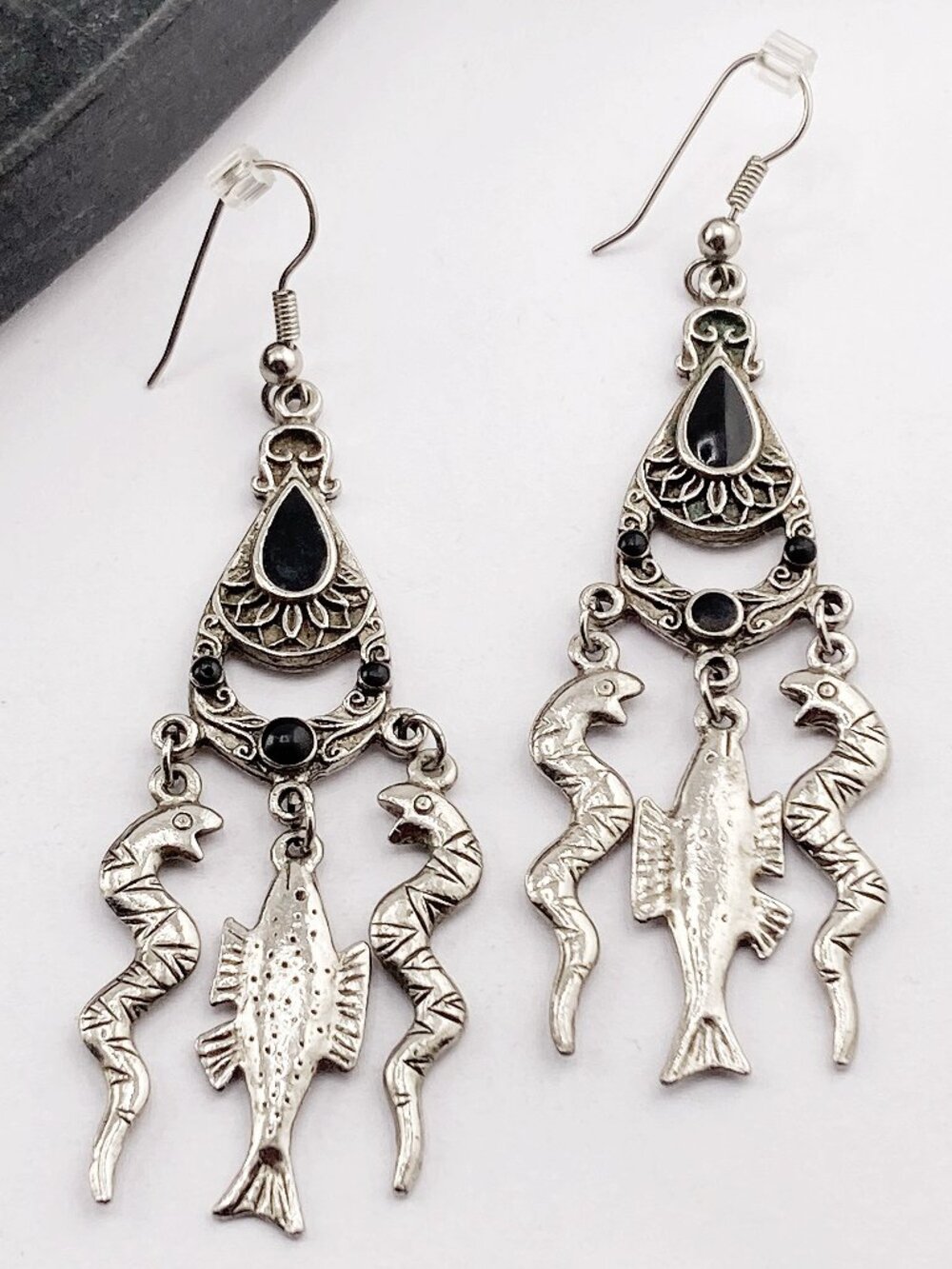 VINTAGE Aged silver tone metal black enamel snake and fish dangle charm earrings